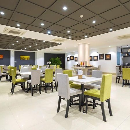 Capital O 1200 Salem Riverside Hotel Da Nang Exterior photo